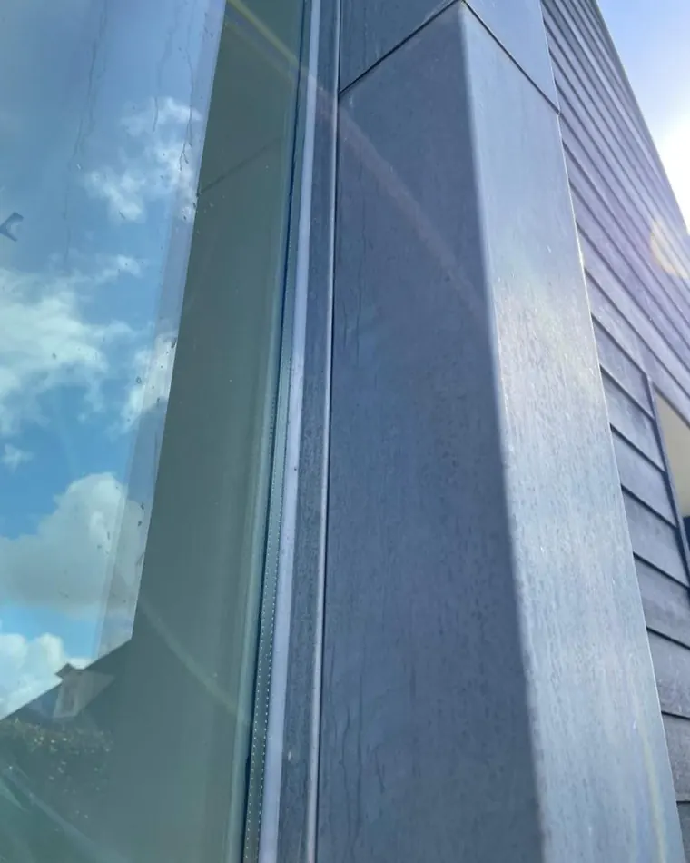 Glas afkitten door Kitbedrijf De Wit
